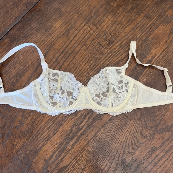 Vintage Victoria's Secret Lingerie Lace Bras - Picture 10 of 13